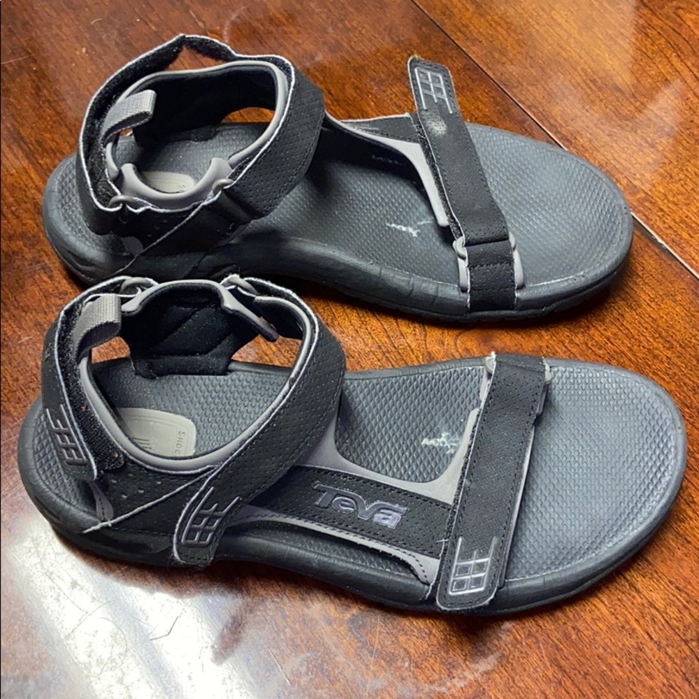 Men’s black charcoal teva sz 9